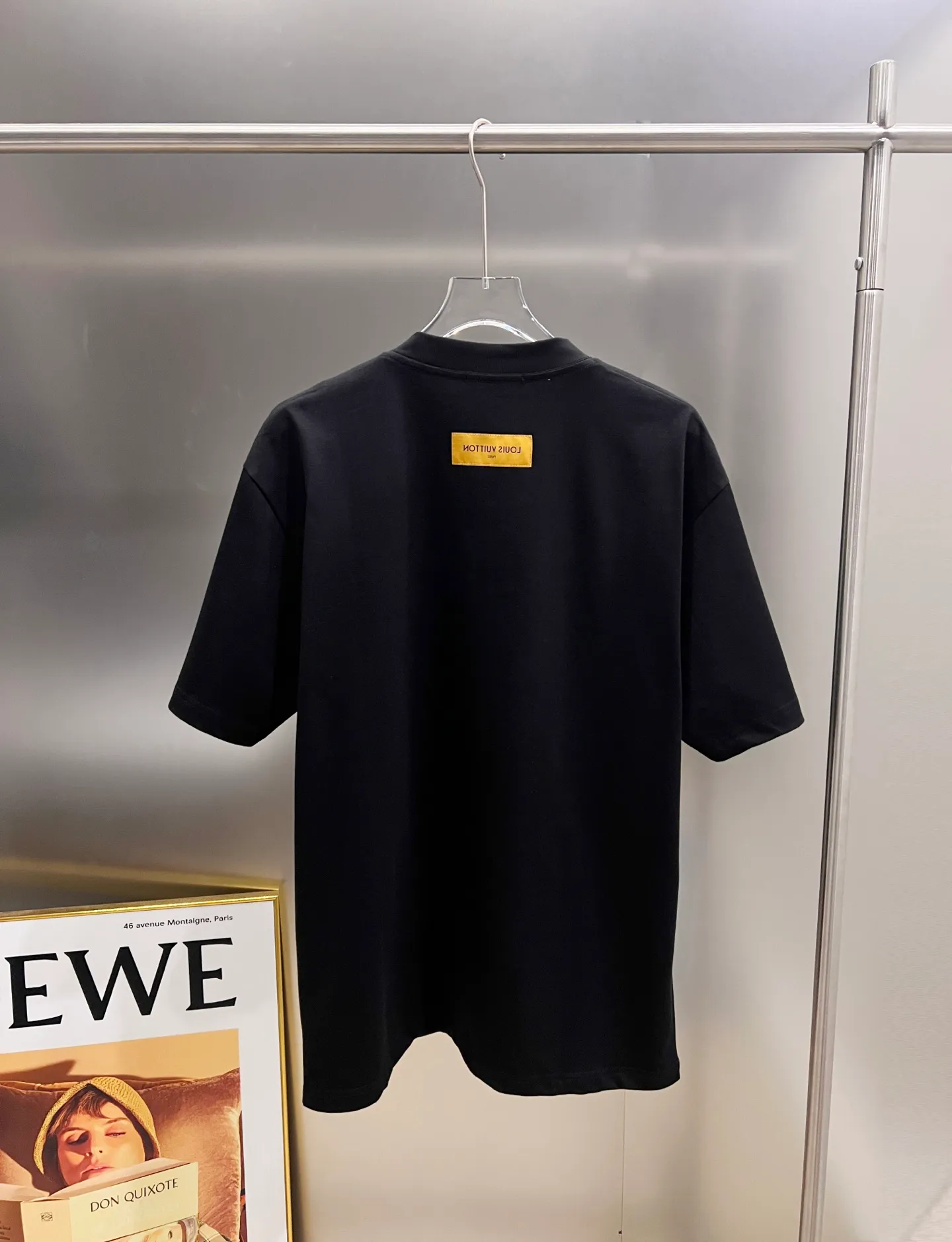 🅿️190 1v Louis* 2025 autumn and winter new style, classic letter three-dimensional foam printing + hot silver pearl diamond craft design, high-end version! Highly breathable and comfortable, customized double yarn plain cotton fabric. Short-sleeved T-shirt. Same style for men and women. Sizes S M L XL XXL Five sizes black white